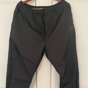 Nike Sportswear Tech Woven Tapered Pants